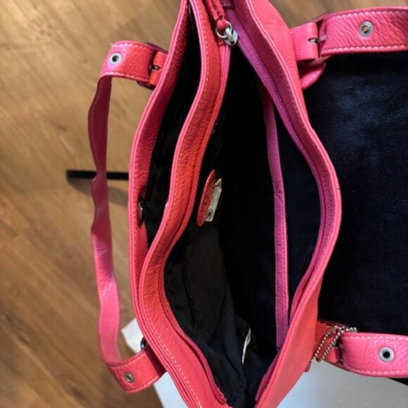 Tig & Co Pink Pebbled Leather Handbag w/Keychain Very Good Condition - Picture 3 of 7
